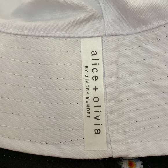 Alice + Olivia reversible bucket hat NWT - Picture 4 of 4